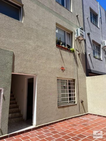 Depto 1 dorm, 47m² en planta baja con cochera — Uriburu al 200