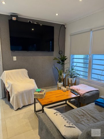 Casa en venta de dos dormitorios, 65m² — Avenida Rivadavia