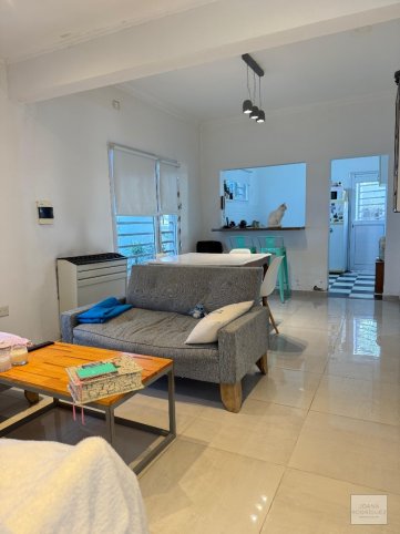 Casa en venta de dos dormitorios, 65m² — Avenida Rivadavia