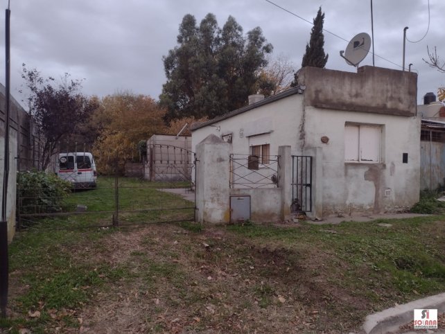 Casa 1 dorm, 36m² en terreno amplio — Formosa al 1800