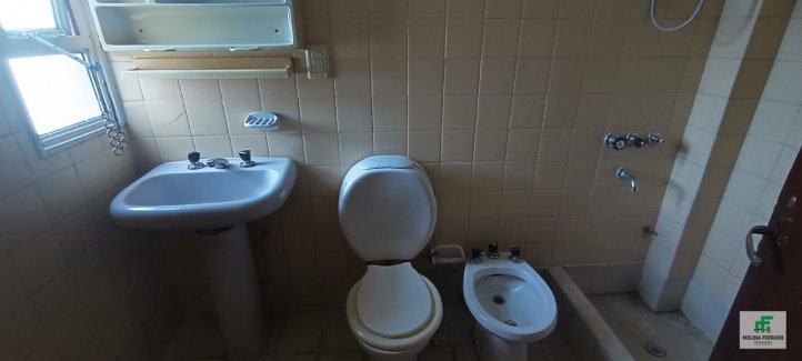 Depto 2 dorm, 70m² con garage — Semi céntrico