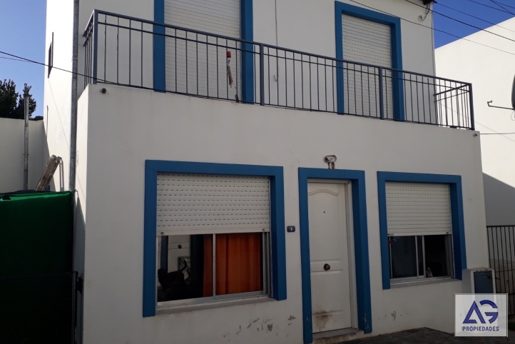 Depto 2 dorm, 75m² con cochera — Roca 946