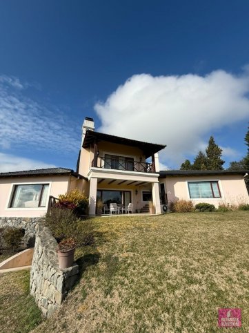 Casa 3 dorm, 330m² en Country Sierras de Tandil con garage