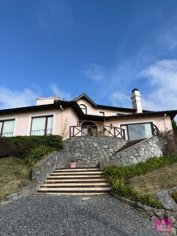 Casa 3 dorm, 330m² en Country Sierras de Tandil con garage