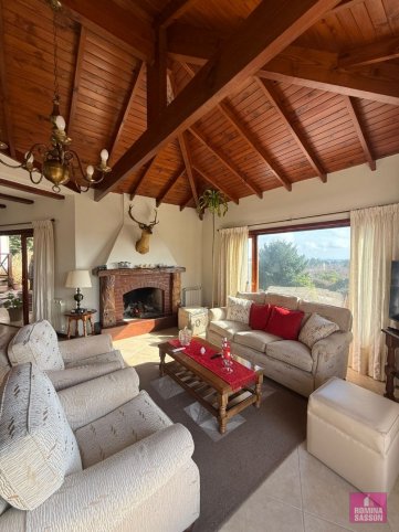 Casa 3 dorm, 330m² en Country Sierras de Tandil con garage