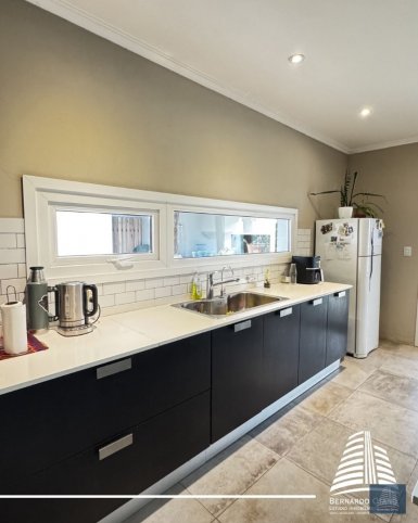 Casa 4 dorm, 250m² en Los Huesos 300 — Barrio Graduados