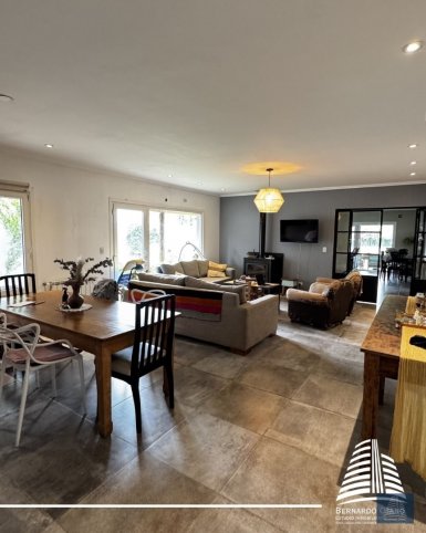 Casa 4 dorm, 250m² en Los Huesos 300 — Barrio Graduados