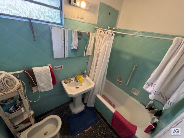 Casa céntrica en venta ideal para vivienda familiar o uso de oficinas — 9 de julio 121
