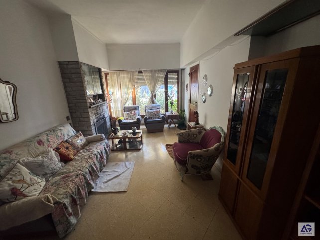 Casa céntrica en venta ideal para vivienda familiar o uso de oficinas — 9 de julio 121