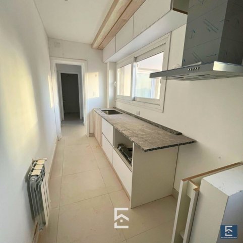 Depto 2 dorm, 55m² con cochera y ascensor — Chacabuco 800