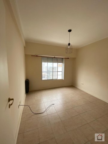 Depto en Alquiler 1 dorm, 1 baño, con cochera — Las Heras 431