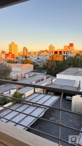 Depto en Alquiler 1 dorm, 1 baño, con cochera — Las Heras 431