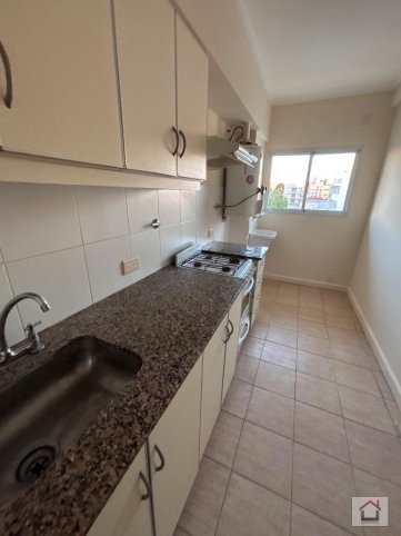 Depto en Alquiler 1 dorm, 1 baño, con cochera — Las Heras 431
