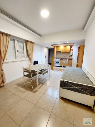 Depto 1 dorm, 1 baño en excelente estado — Santa Fe al 2000