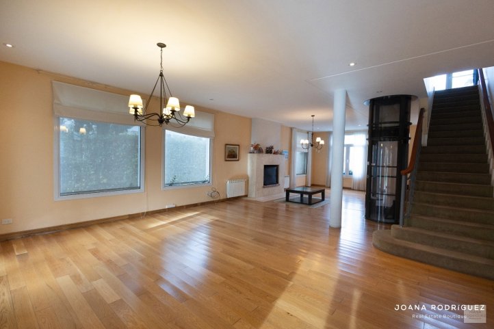 Casa en venta 4 dorm, 372m² en Barrio La Rosa