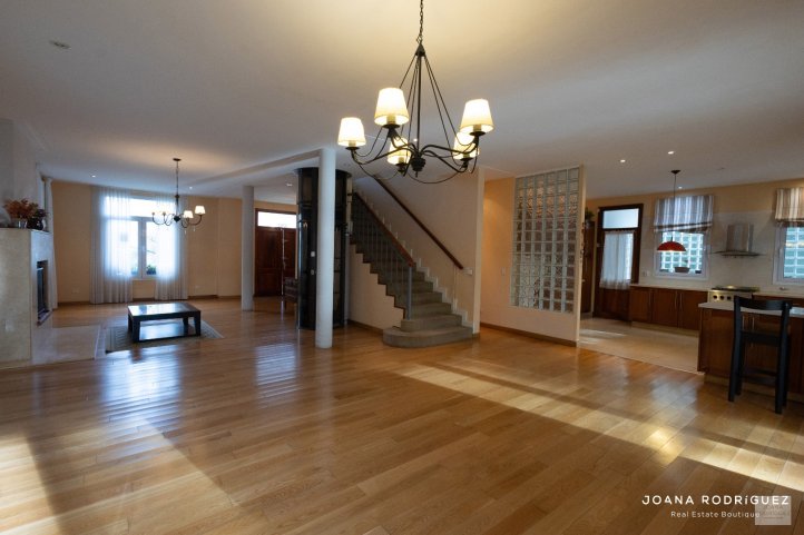 Casa en venta 4 dorm, 372m² en Barrio La Rosa