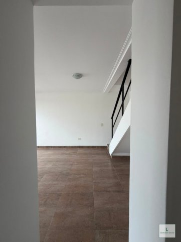 Departamento dúplex 1 dorm, 60m² en primer piso — Alberdi 623