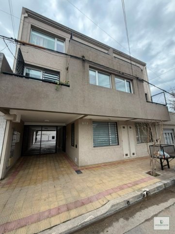 Departamento dúplex 1 dorm, 60m² en primer piso — Alberdi 623