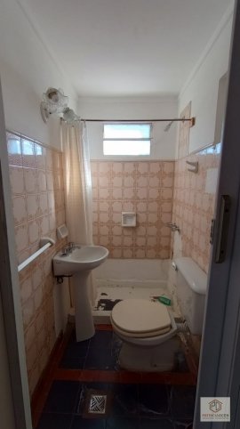Casa 2 dorm, 85m² con garage y patio — 9 de Julio