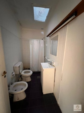 Casa 2 dorm, 85m² con garage y patio — 9 de Julio
