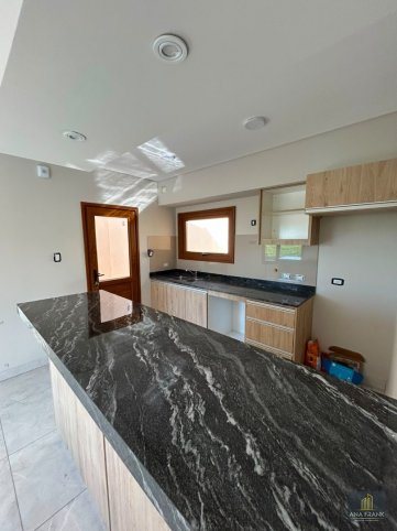 Casa en Pasaje Purmamarca al 600, 64m², 2 dorm, 1 baño, garage