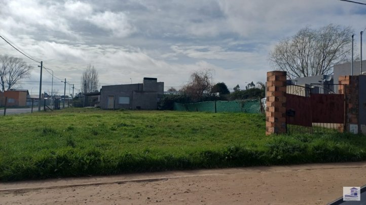 Lote en esquina de 474,20m² — Asociación Docentes de Tandil