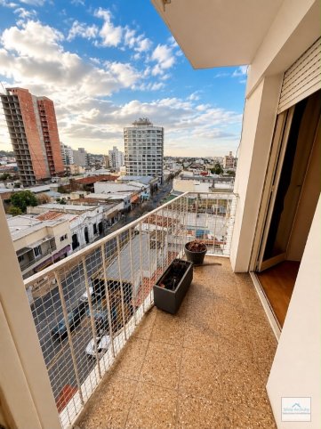 Depto 1 dorm, 1 baño, 6° piso, excelente estado — Sarmiento y Paz