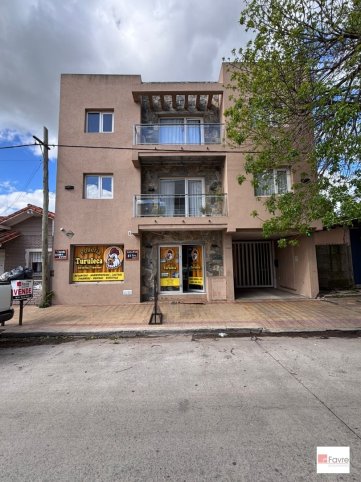 Depto 1 dorm, 40m² con cochera — 14 de Julio