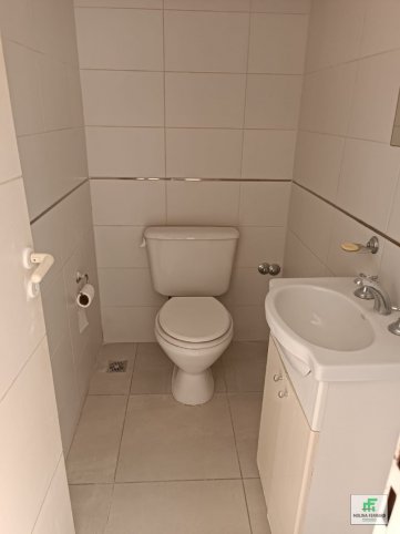 Departamento duplex en primer piso, 80m², 2 dorm, 3 baños, semi céntrico