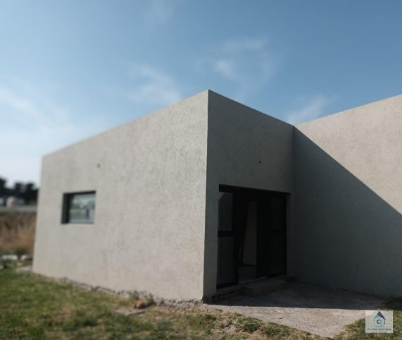 Casa a estrenar en venta, 2 dorm, 2 baños, garage para 2 vehículos — Nigro 3100