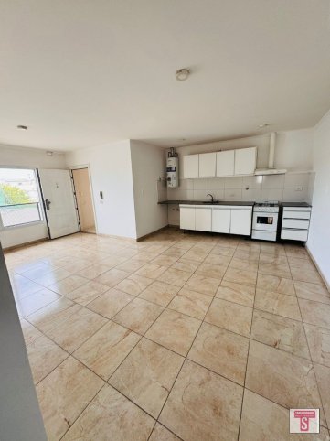 Depto 1 dorm, 45m² en 2° piso — Av. Falucho
