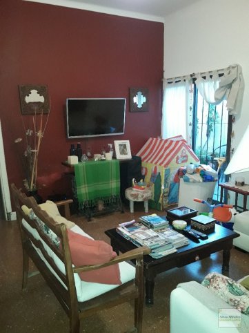 Casa 2 dorm, 2 baños con cochera — Maipú al 500