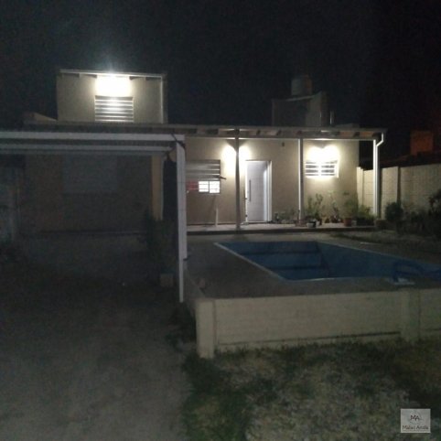 Casa 2 dorm, 120m² con cochera y pileta