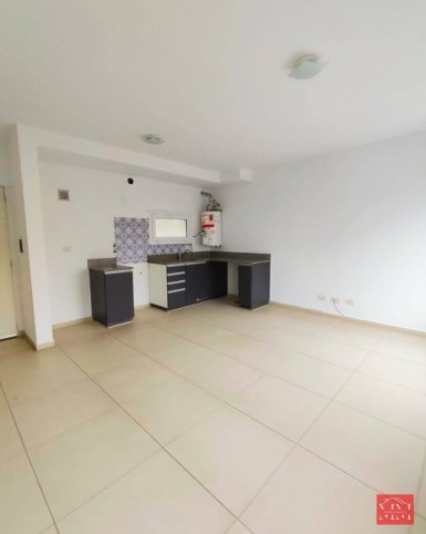 Depto 1 dorm, 1 baño, cochera — Montevideo 400