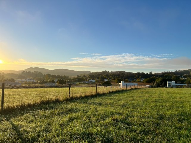 Lote de 7500 m² con excelente vista y entorno natural