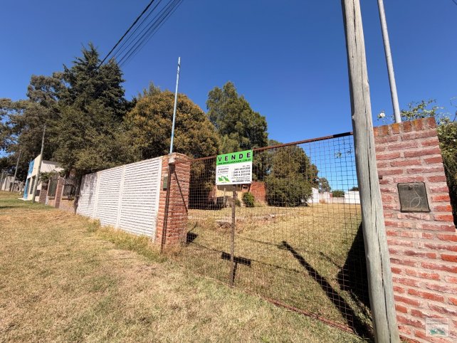 Lote 650m² en venta, Almafuerte al 2700, servicios disponibles