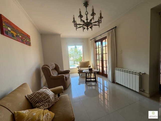 Casa 4 dorm, 250m² en El Cerrito con piscina y garaje