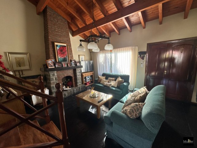 Casa 2 dorm, 2 baños, garage — Serrano al 1400