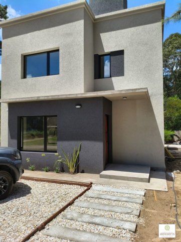 Casa 2 dorm, 112m² a estrenar en Mar de las Pampas