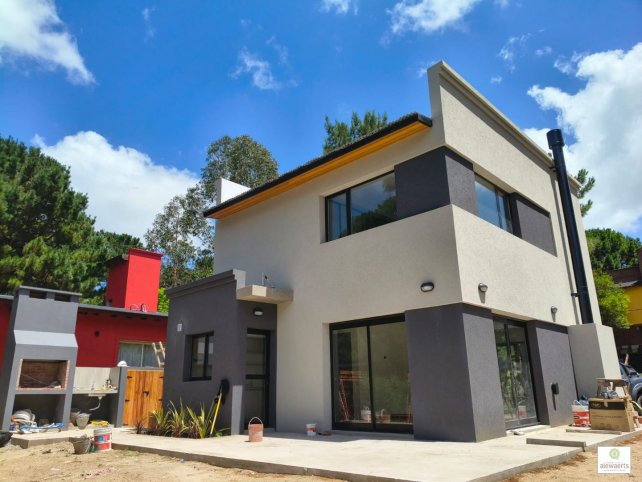 Casa 2 dorm, 112m² a estrenar en Mar de las Pampas