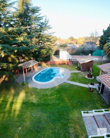 Casa quinta 4 dorm, pileta y cancha de fútbol — Zona Don Bosco