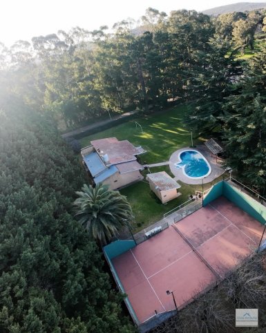 Casa quinta 4 dorm, pileta y cancha de fútbol — Zona Don Bosco