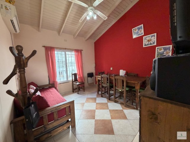 Depto 2 dorm, 1 baño, cochera techada — Las Heras 1632