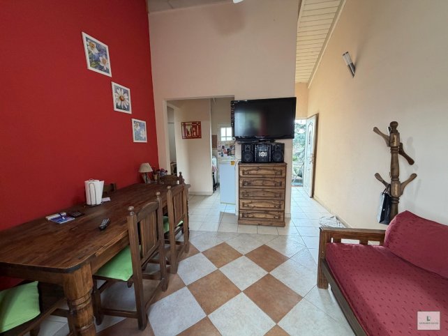 Depto 2 dorm, 1 baño, cochera techada — Las Heras 1632