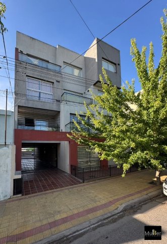 Depto 2 dorm, 85m² en venta — Sarmiento 1600