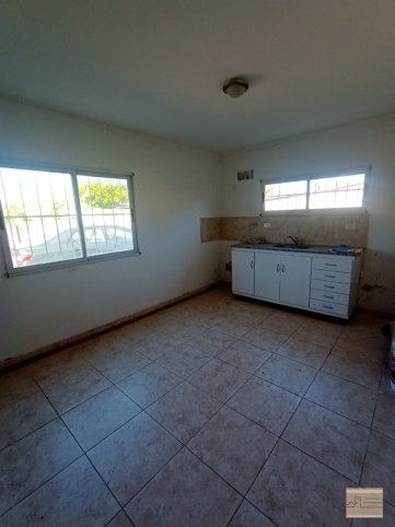 Casa impecable 2 hab, entrada para vehículo, amplio patio