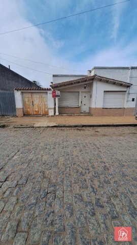 Casa en Belgrano 1327, 2 dorm, 1 baño, entrada de autos y quincho