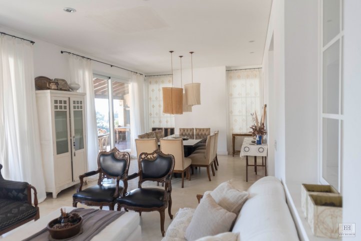 Casa 4 dorm, 250m² en Barrio Golf con piscina