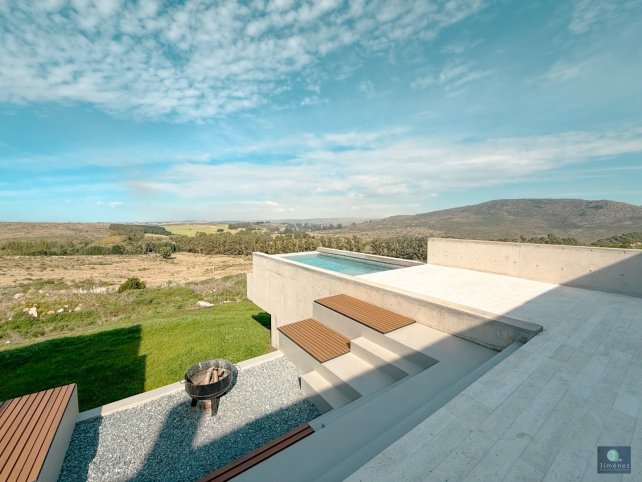 MODERNA CASA A ESTRENAR EN BARRIO PRIVADO ALTOS AIRES