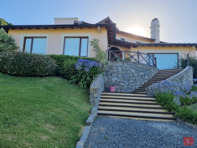 CASA EN EL COUNTRY DE LAS SIERRAS